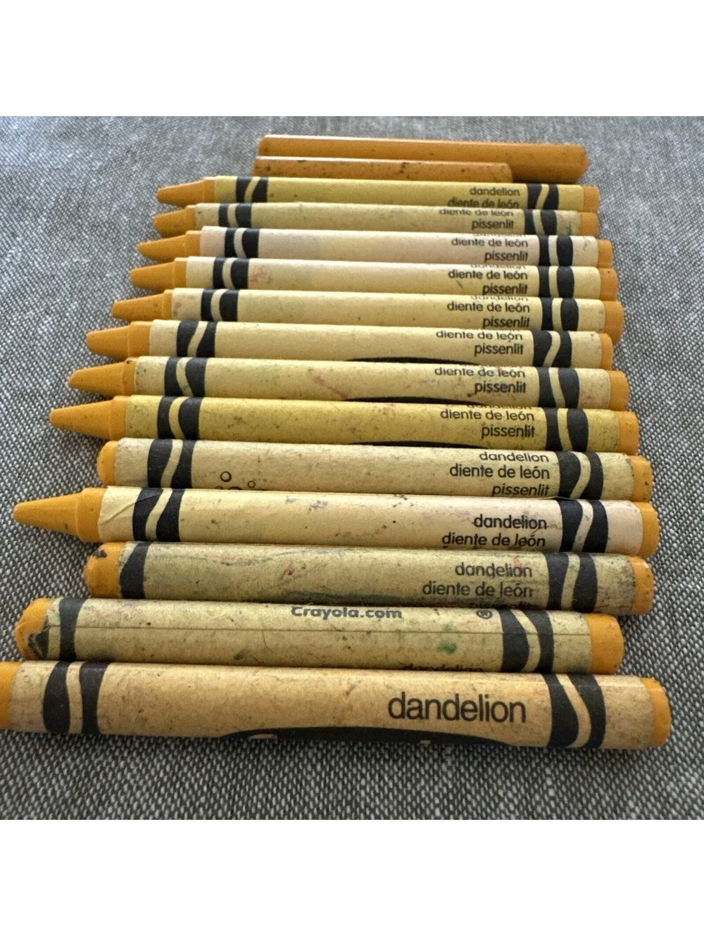 9 Dandelion Crayola Yellow Color Crayons Lot 3 New & Unused 6 Pre-owned Retired